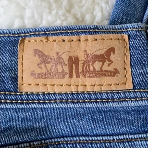 Levi’s Perfectly Slimming 512 Straight Leg Jeans Women's 12 Medium Wash EUC - Picture 7 of 10